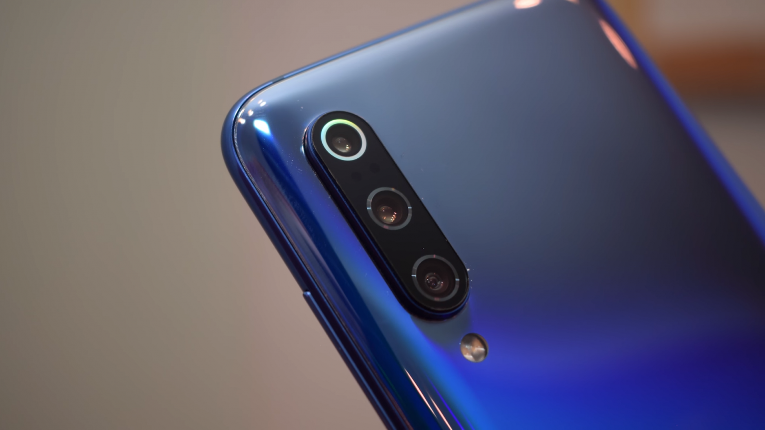 Сравнение характеристик флагманов Xiaomi Mi 8 и Mi 9 - Rozetked.me