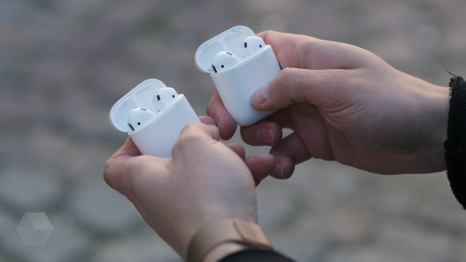 Обзор Apple AirPods (2019). Что изменилось? - Rozetked.me