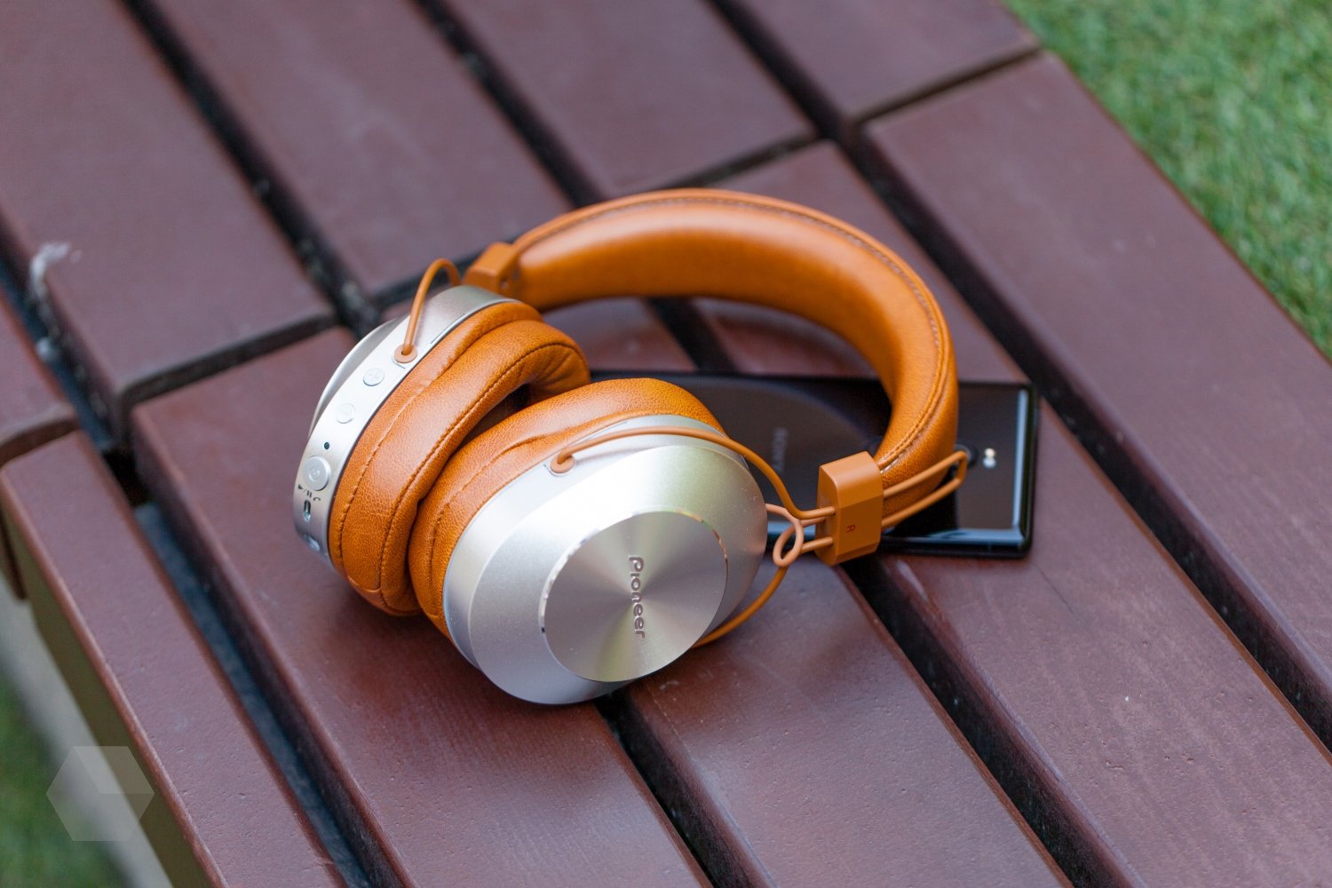 Обзор наушников Pioneer SE-MS7BT. Стильно, удобно, доступно