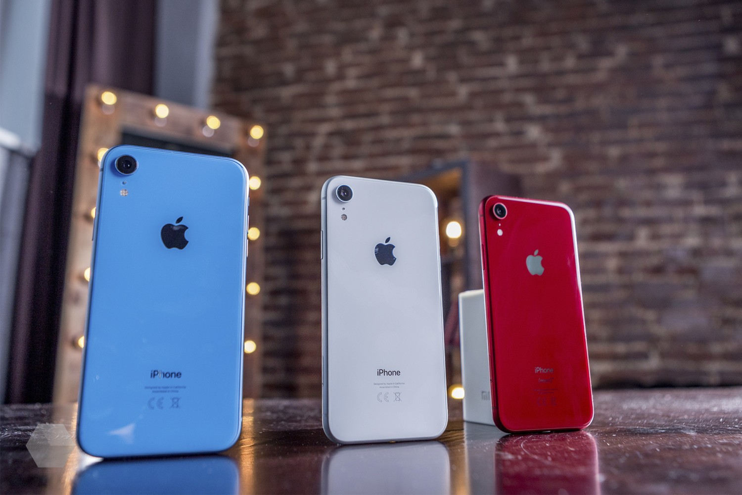 iPhone XR — замах на бестселлер. Первый взгляд - Rozetked.me