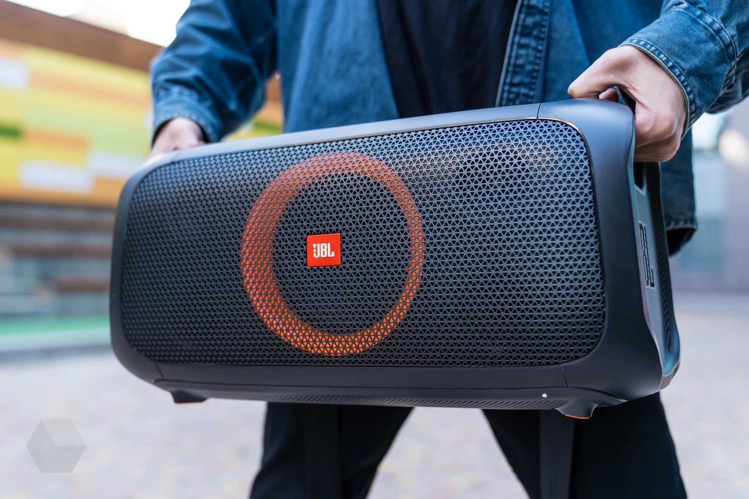 Обзор JBL Partybox On-The-Go. Лучший друг любой тусовки - Rozetked.me