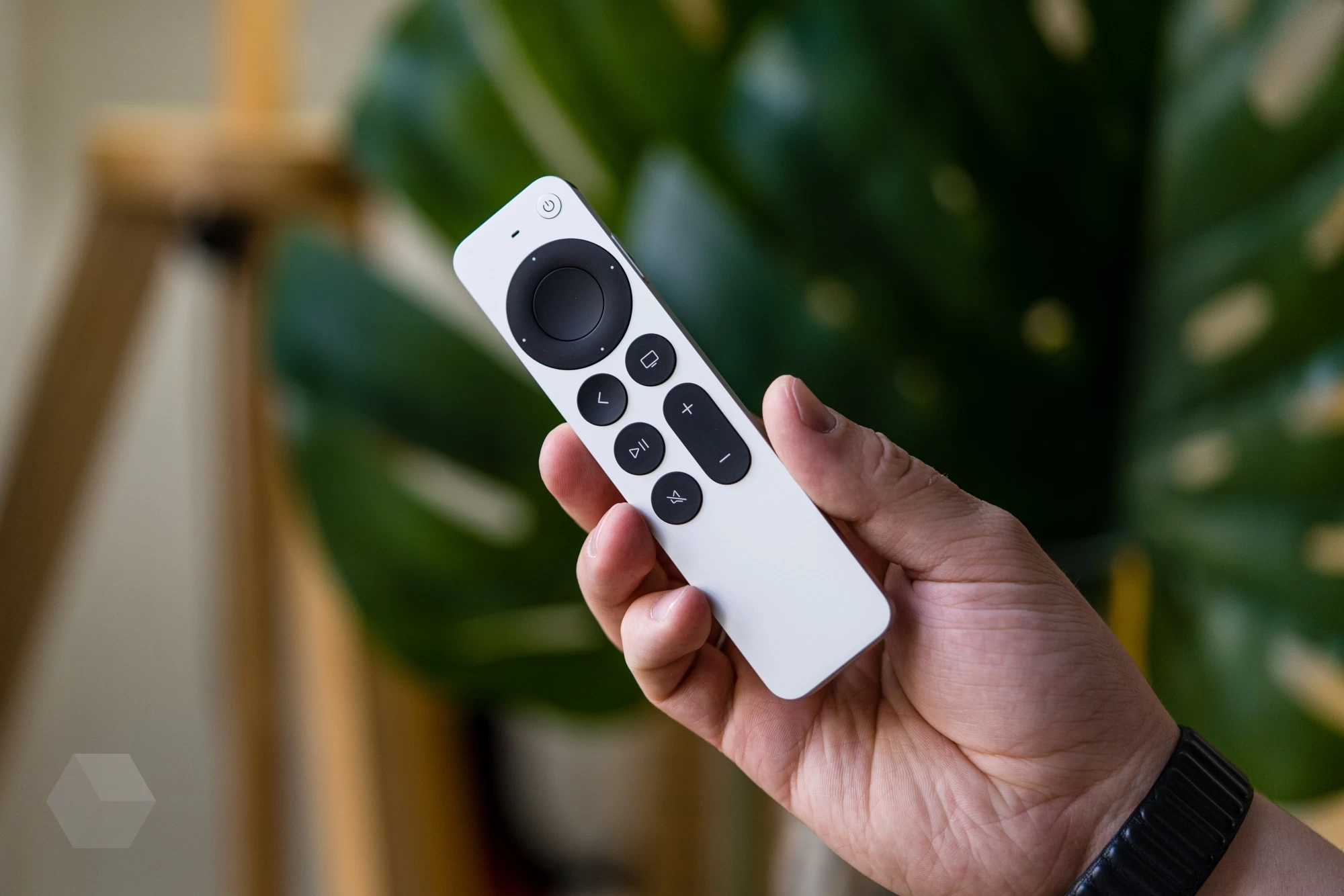 Обзор Apple TV 4K (2021) с новым пультом Siri Remote - Rozetked.me