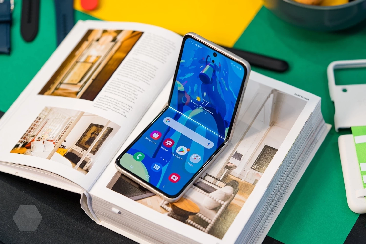 Samsung Galaxy Z Fold3 и Galaxy Z Flip3. В чём разница и как купить? -  Rozetked.me