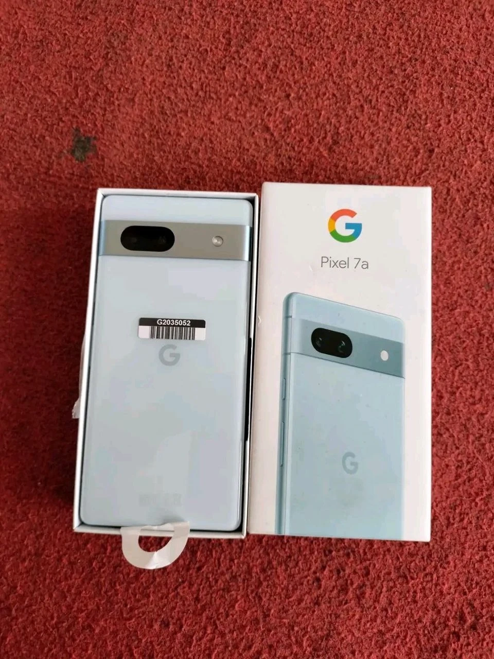 Google Pixel 7a в новой голубой расцветке показали на «живых» фотографиях -  Rozetked.me