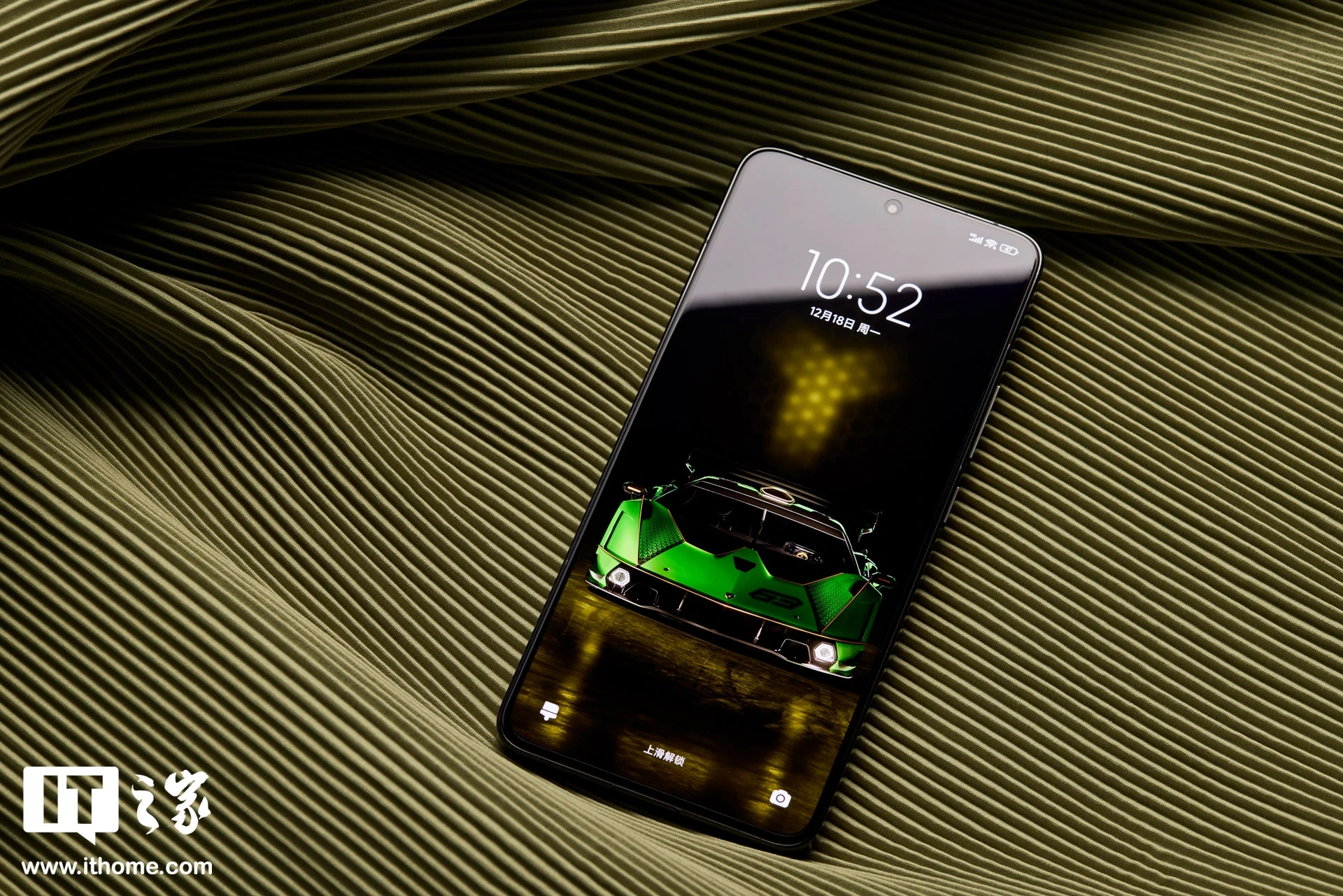 Фото: распаковка лимитированного Redmi K70 Pro Lamborghini Edition -  Rozetked.me