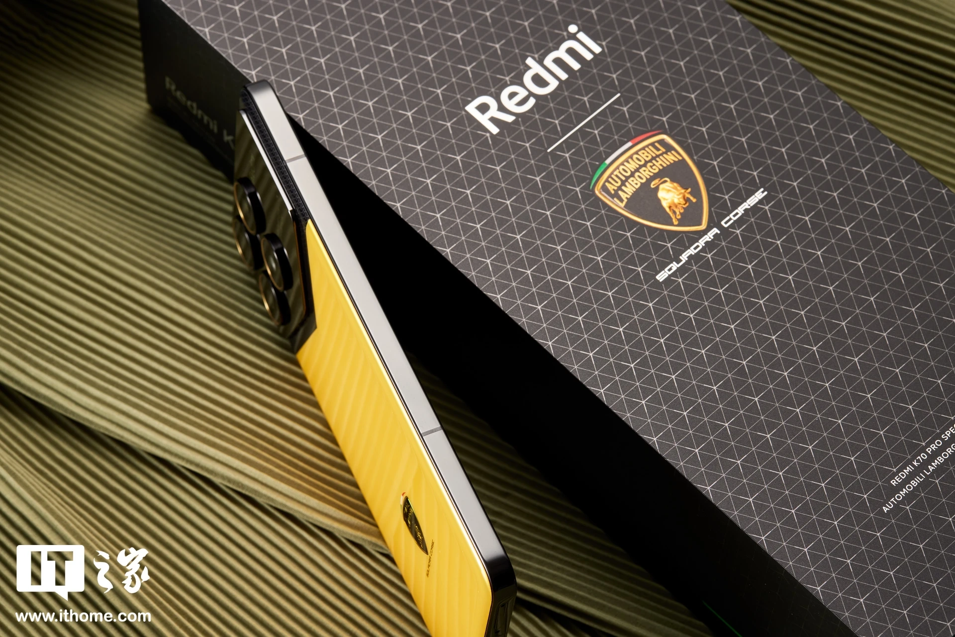 Фото: распаковка лимитированного Redmi K70 Pro Lamborghini Edition -  Rozetked.me