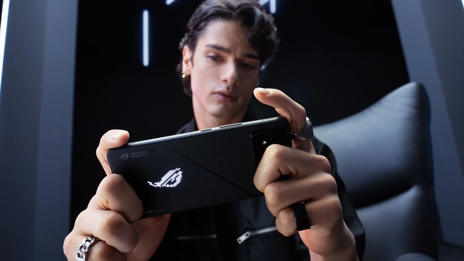 Представлены Asus ROG Phone 8 и 8 Pro со Snapdragon 8 Gen 3 и LED-панелью  сзади - Rozetked.me