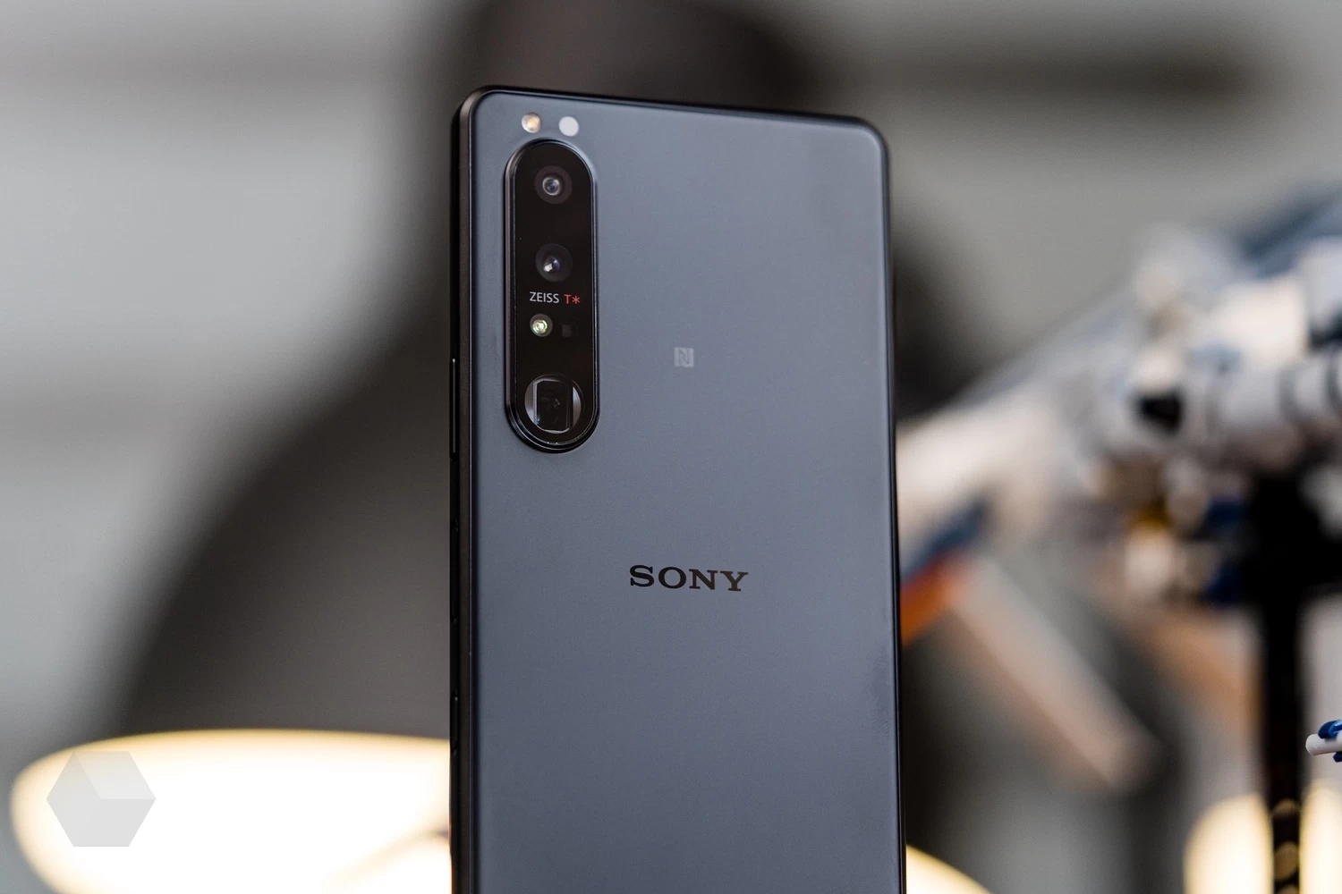 Обзор Sony Xperia 1 III. Снимай кино, слушай музыку, играй - Rozetked.me