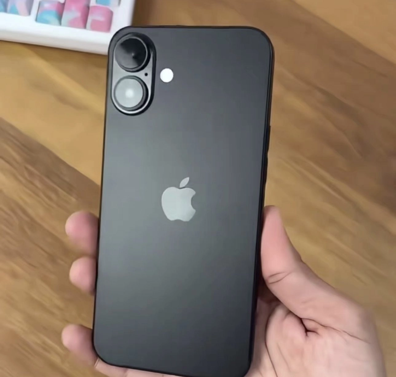 Новый дизайн iPhone 16 снова показали на фото - Rozetked.me