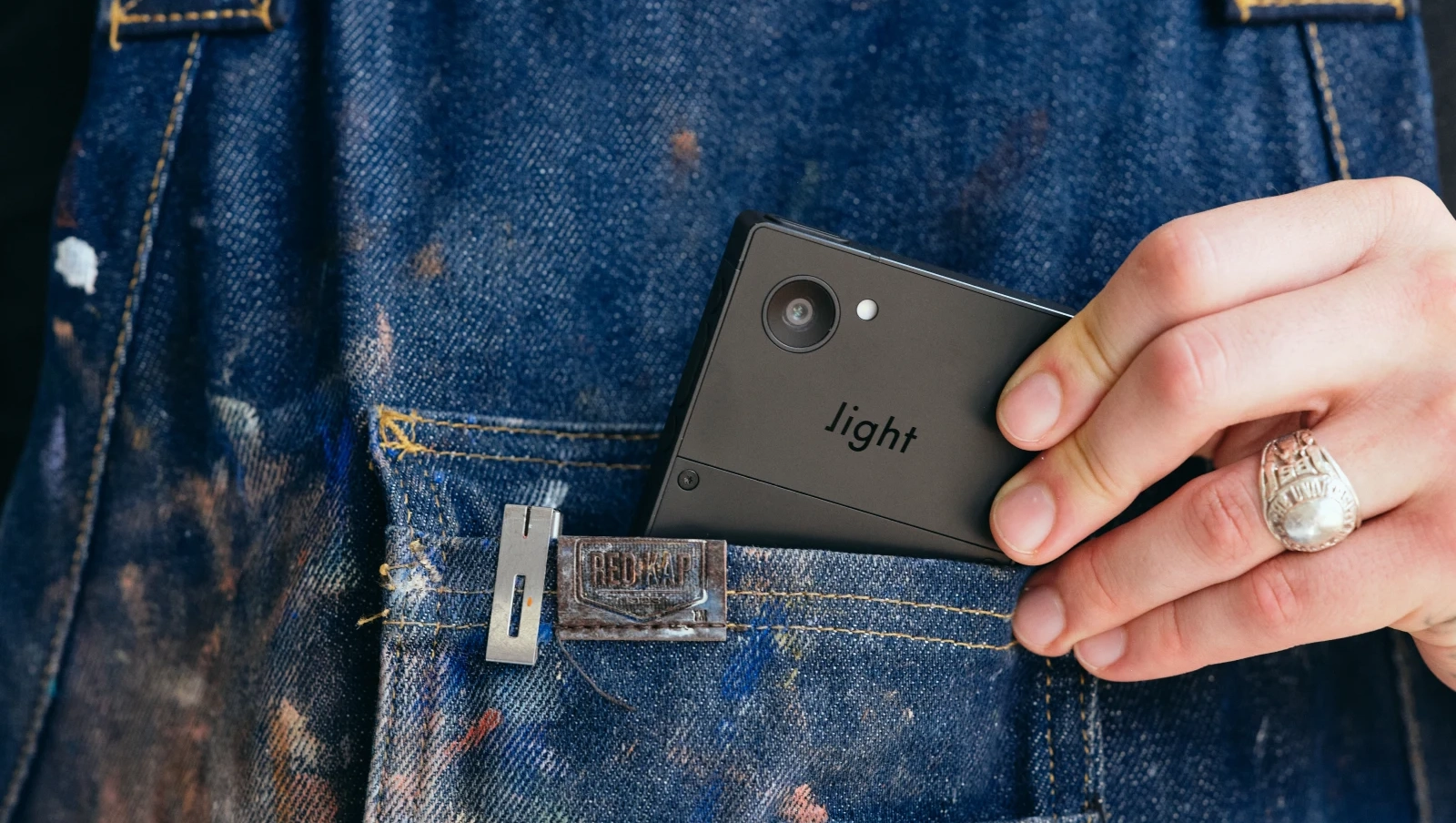 Стартовали предзаказы на «глупый» смартфон Light Phone III - Rozetked.me