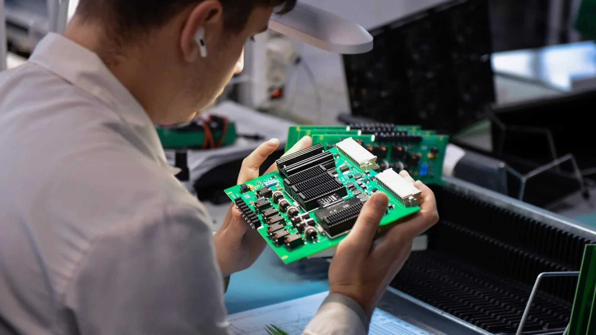 U.S. exempts electronics from tariffs amid harsh measures against China