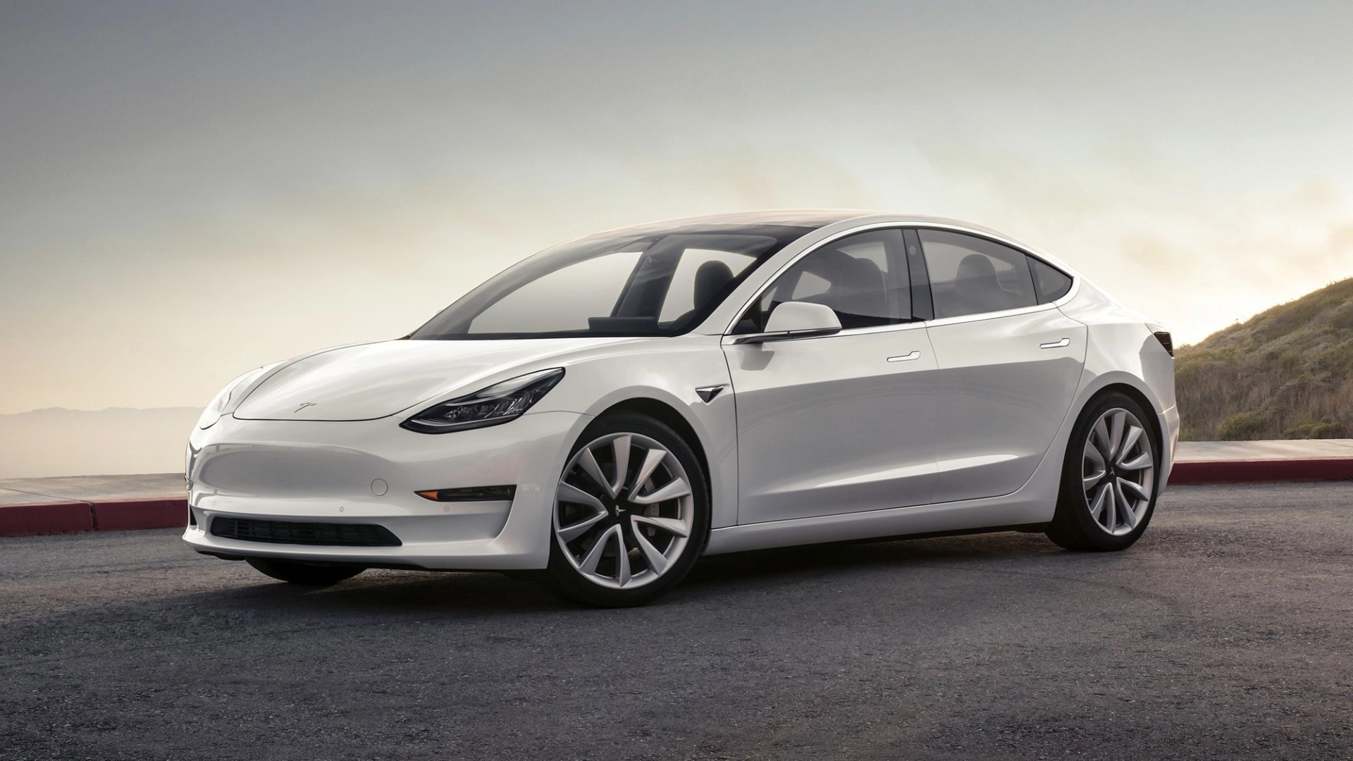 Исследователи «джейлбрейкнули» Tesla и бесплатно включили платные функции