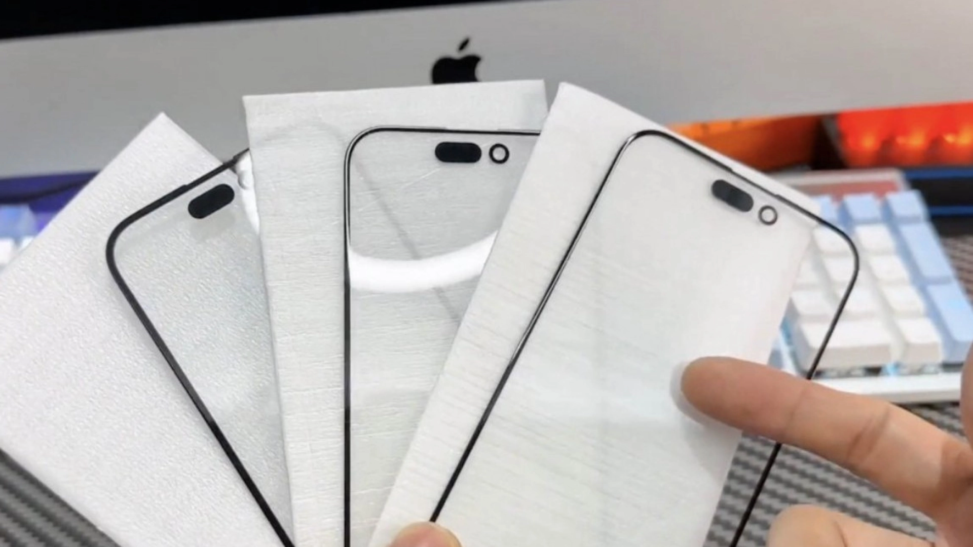 В сети показали стёкла для экранов iPhone 15, 15 Pro и 15 Pro Max