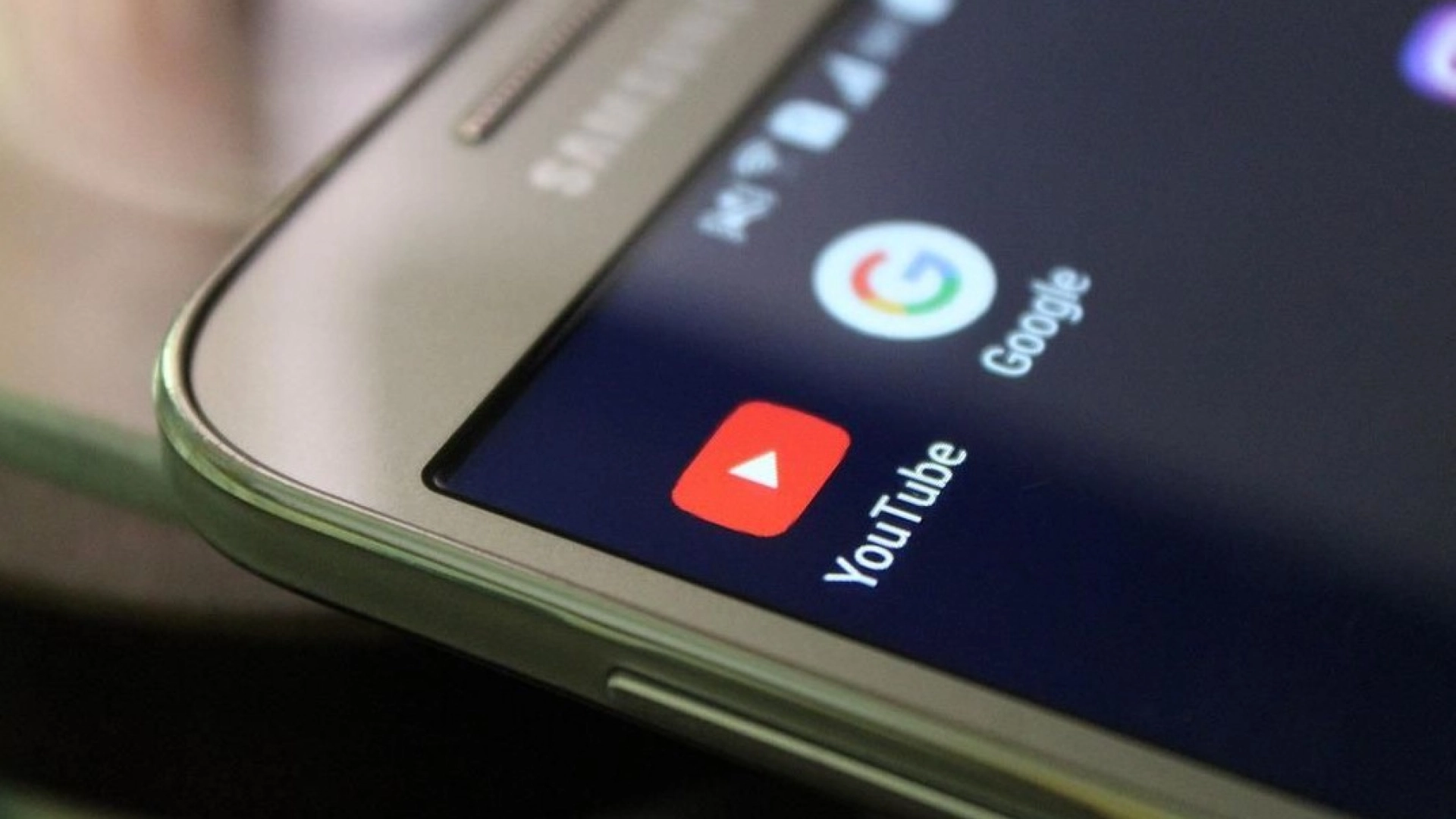Исследование: алгоритмы YouTube предлагают пользователям нежелательный контент