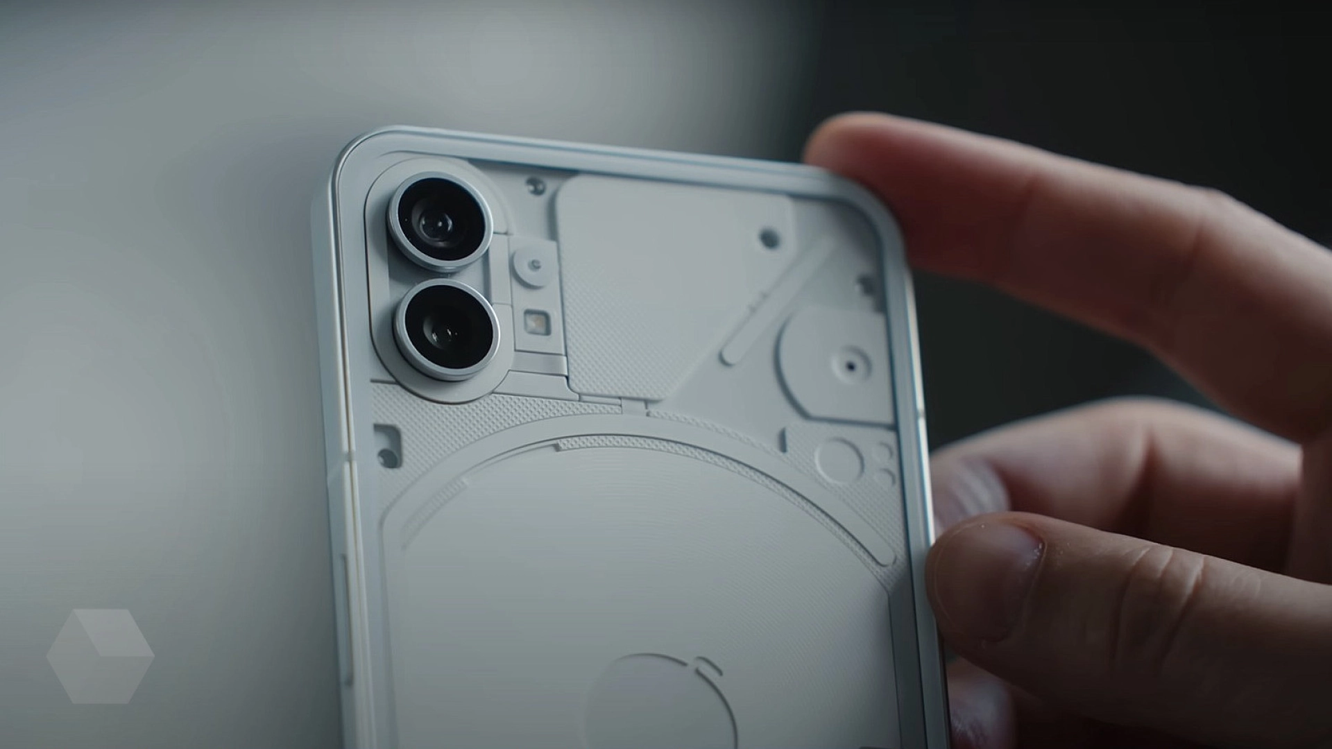 Карл Пей негодует по поводу утёкших цен Nothing Phone (2)