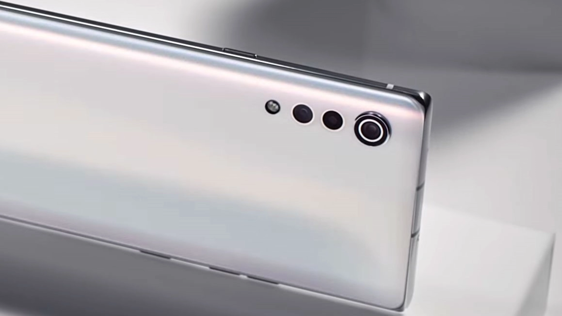 Характеристики LG Velvet и внешний вид чехла с дополнительным экраном