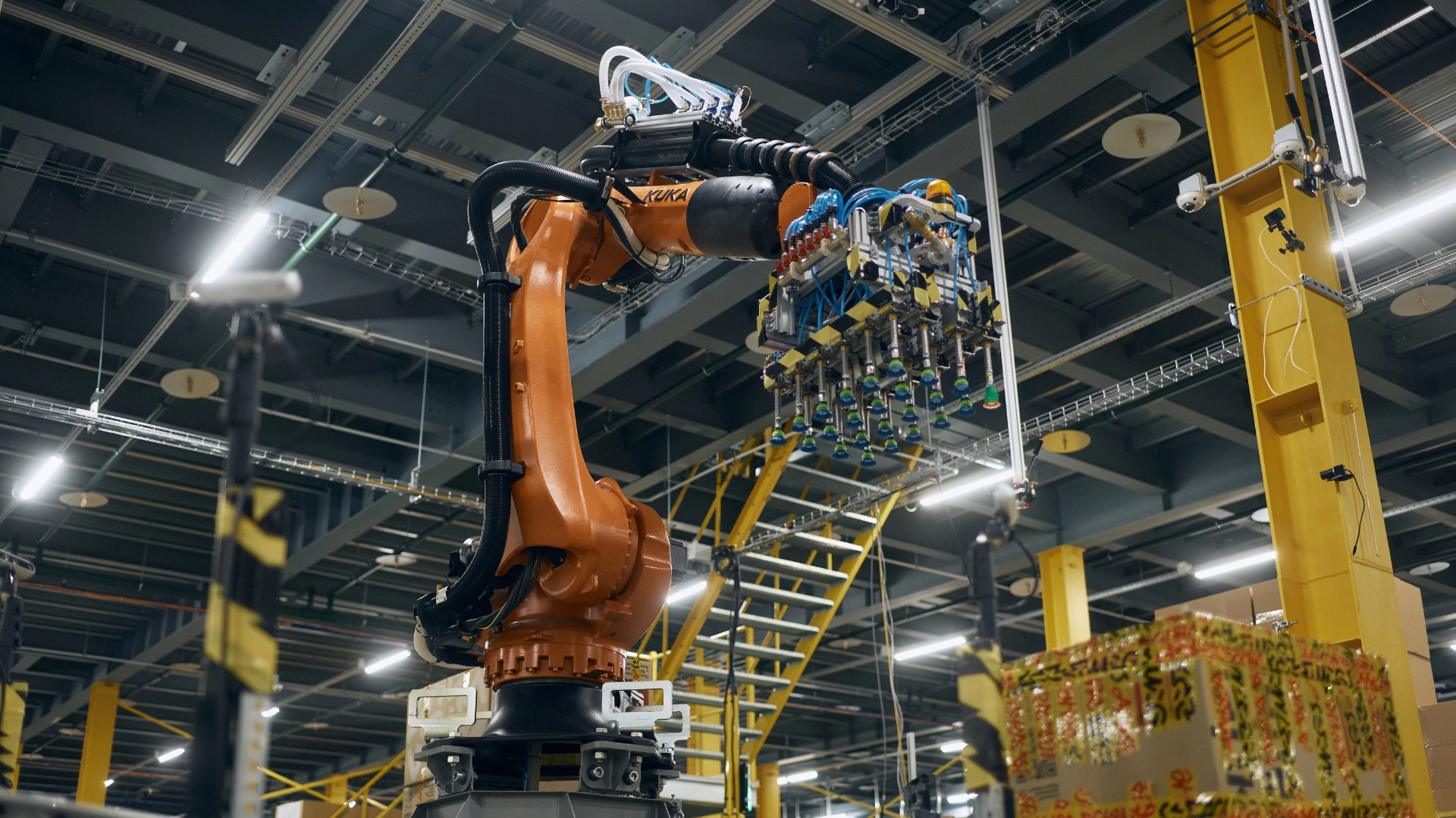 «Яндекс Маркет» показал «Роборуку» — это складской робот с нейросетью