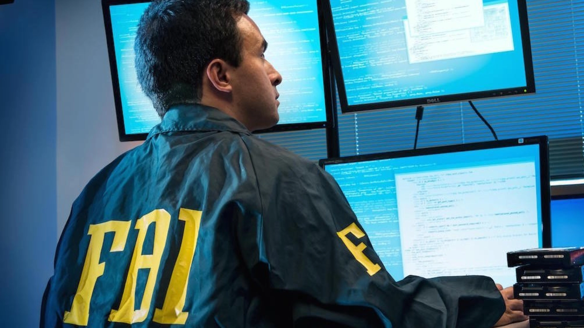 Пользователь, неудачно пошутив в интернете, оказался в отделении ФБР