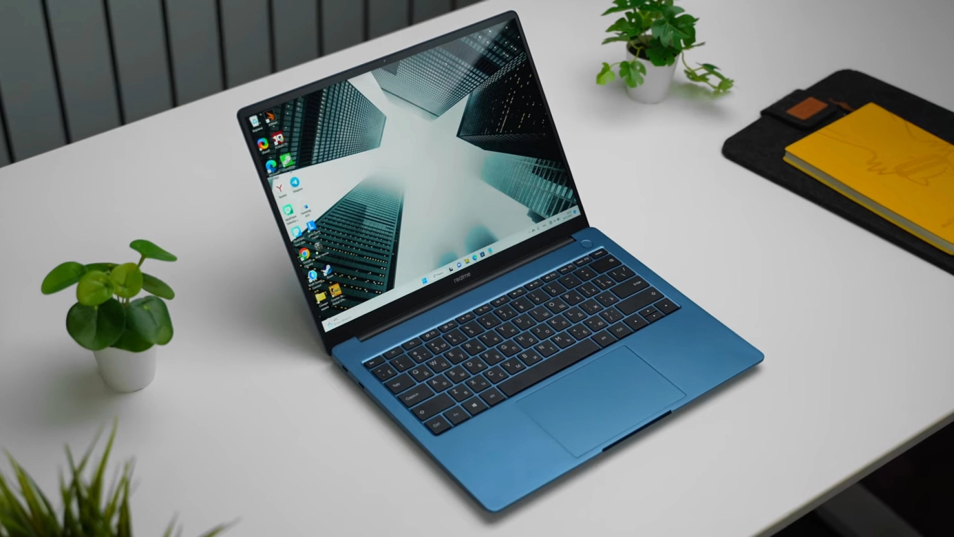 realme представил в России ноутбук Book Prime и две модели умных часов