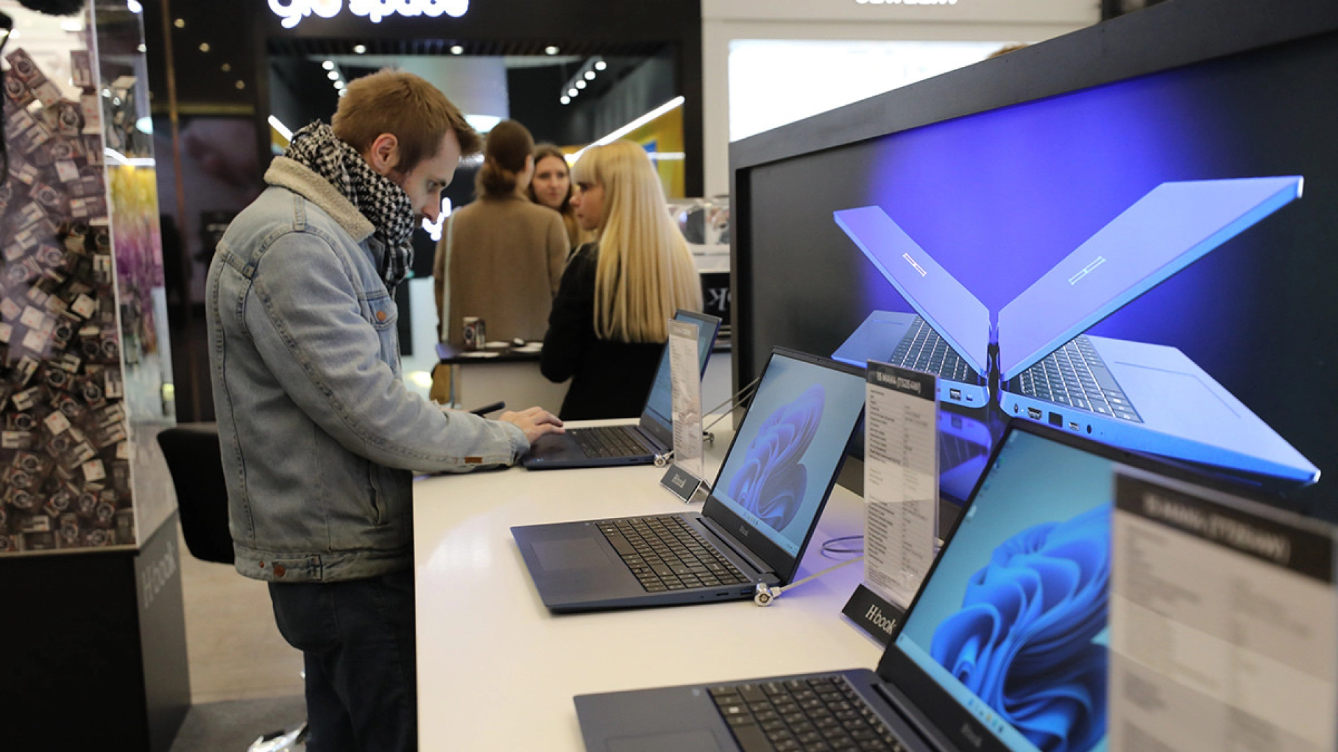 Чиновница рассказала, куда делась точка продаж с белорусскими ноутбуками «Горизонт»