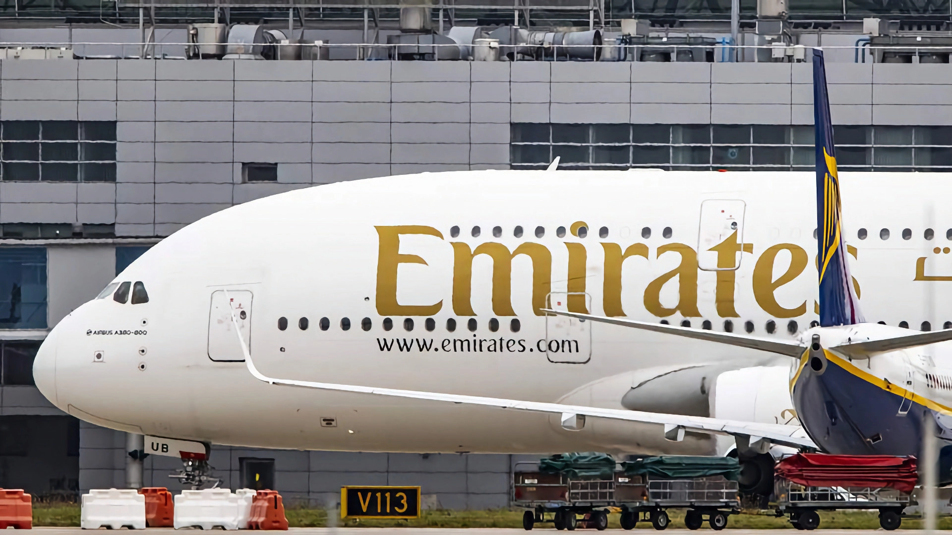 «Известия»: Emirates, Air Arabia и Fly Dubai наладили приём платежей из России через СБП и QR-код