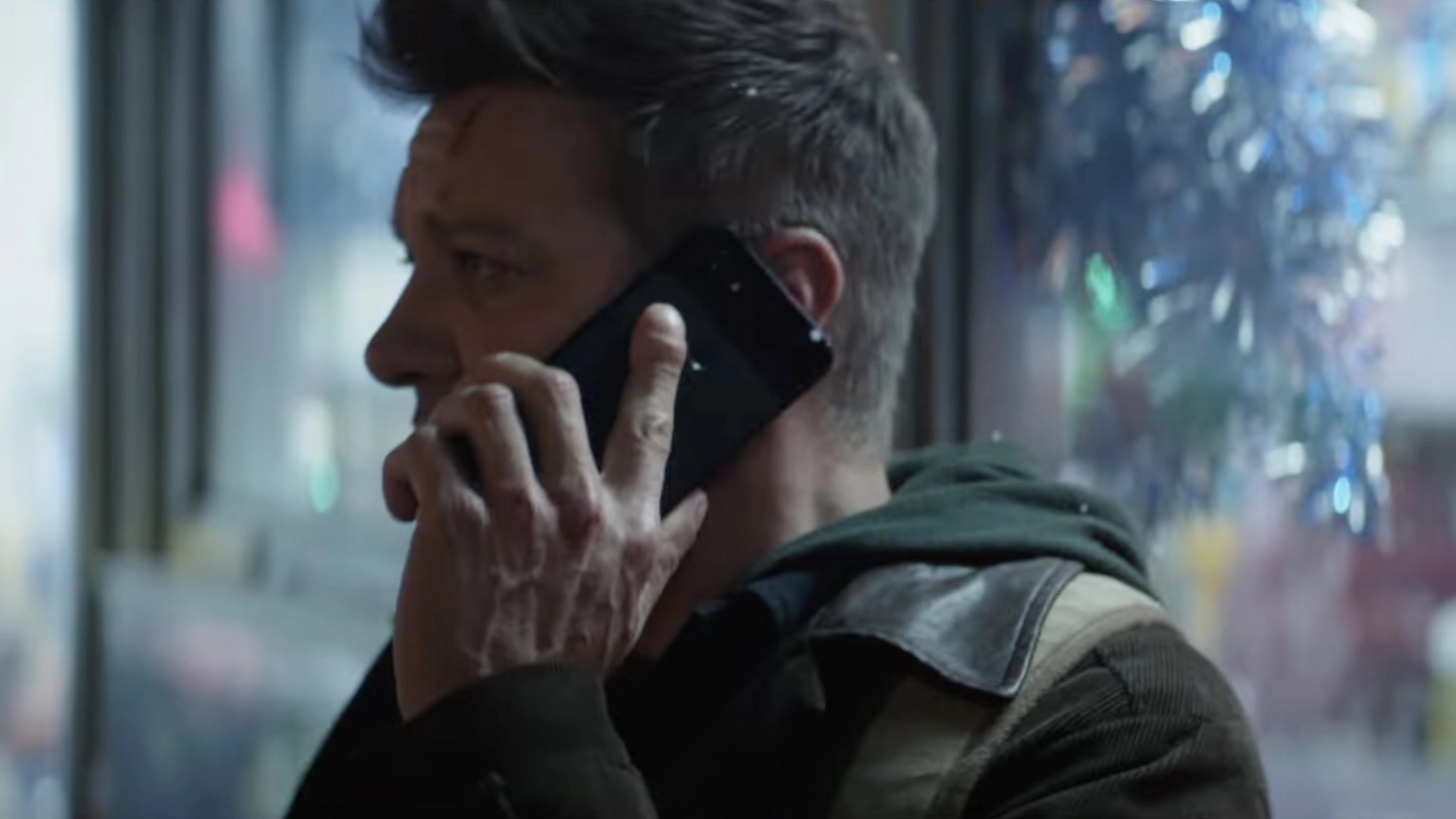 Соколиный глаз по-прежнему использует Pixel 3 в новом сериале