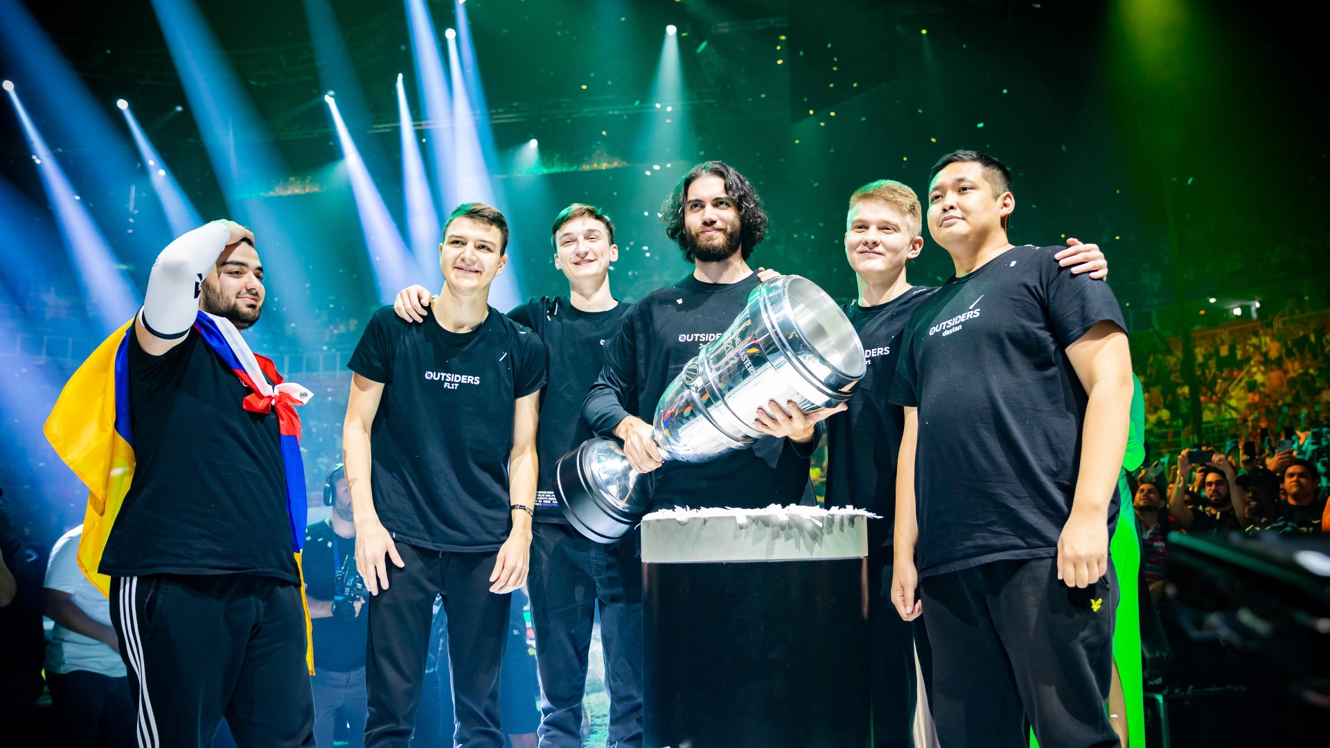 Российская команда Outsiders выиграла чемпионат мира по CS:GO