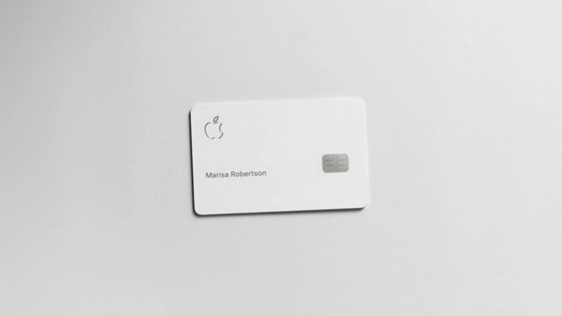 Первые фотографии банковской карты Apple Card