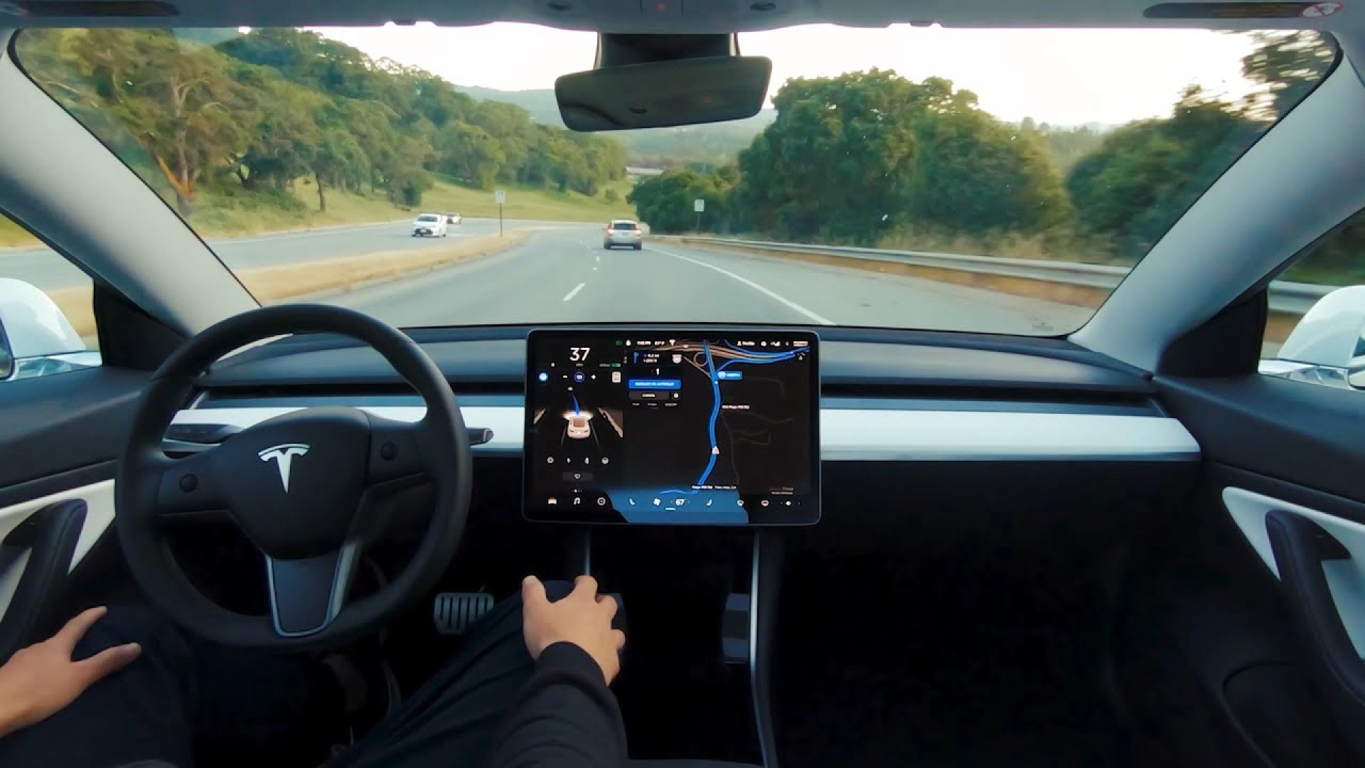 Tesla желает лицензировать технологию автономного вождения для других автопроизводителей
