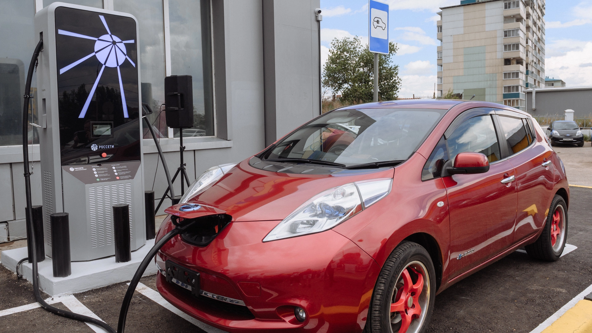 Минэкономики предложило обязать АЗС устанавливать зарядные станции для электромобилей