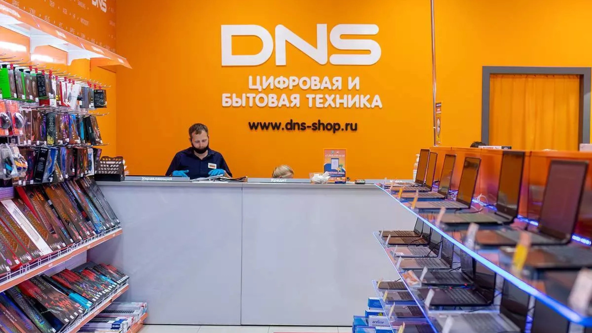 В сеть выложили базу сотрудников DNS: имена, телефоны, даты рождения и другое