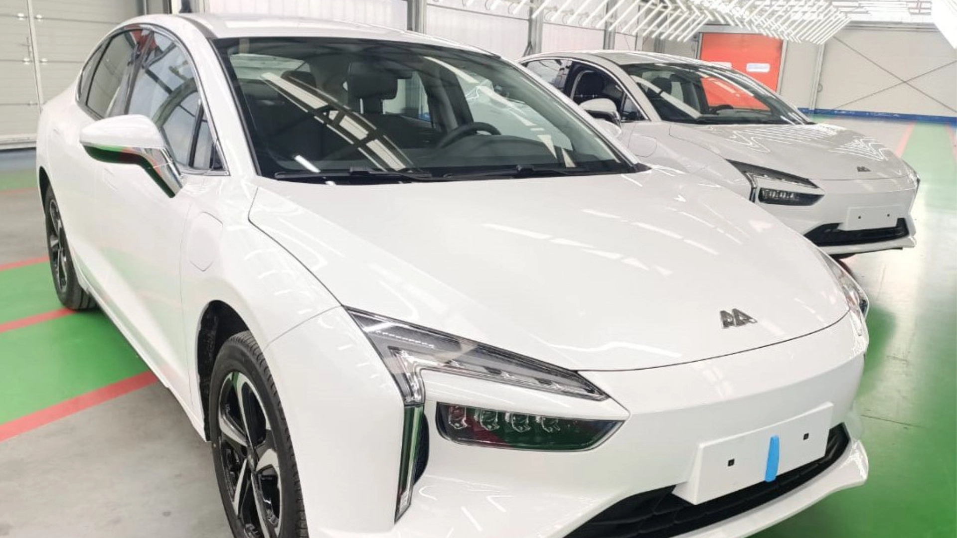 «Автотор» показал первый электромобиль бренда «Амберавто» — это адаптированный JMEV Yi