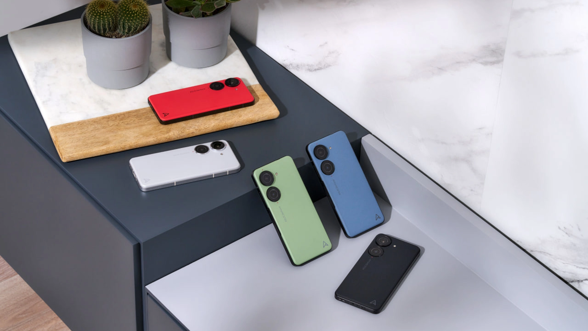 Представлен Asus Zenfone 10: такой же компактный, но с новой начинкой и беспроводной зарядкой