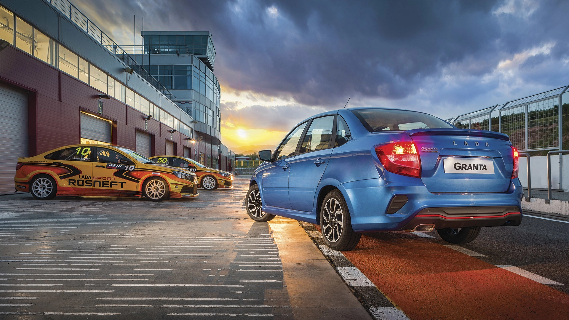 В России открыли первый автосалон Lada Sport