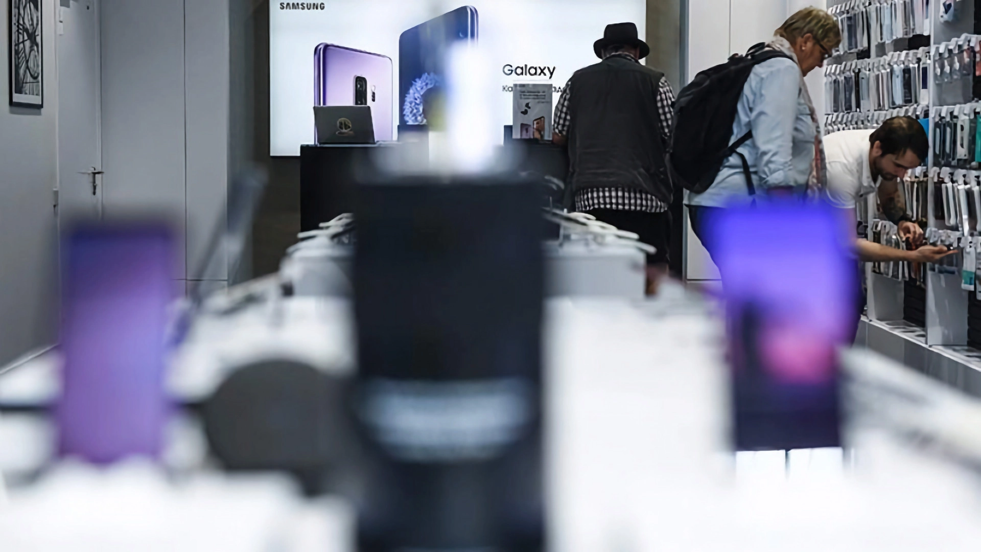 «Известия»: возобновление официальных продаж Samsung в России откладывается