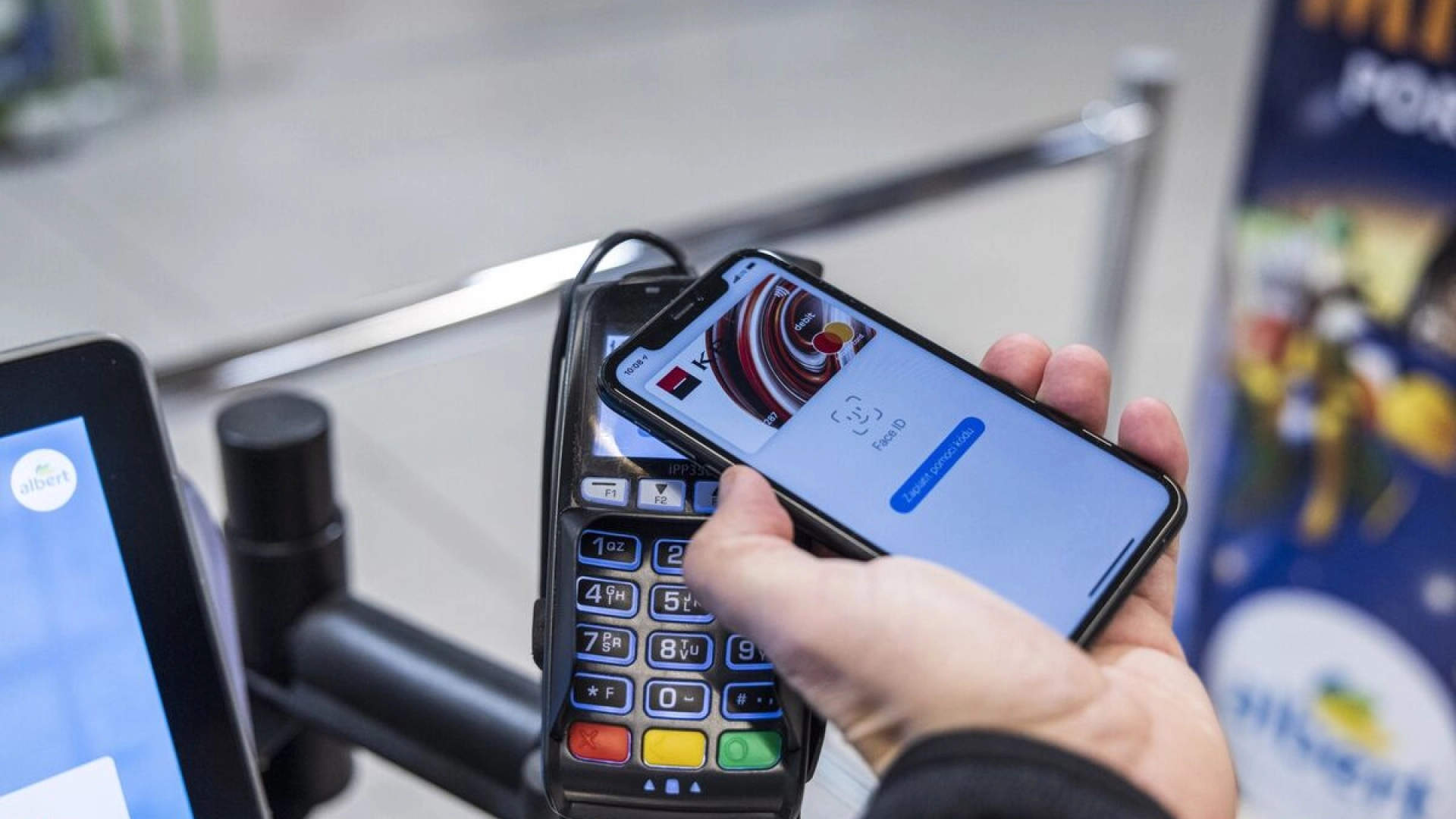 Reuters: Apple готова открыть доступ к NFC на iPhone для сторонних сервисов