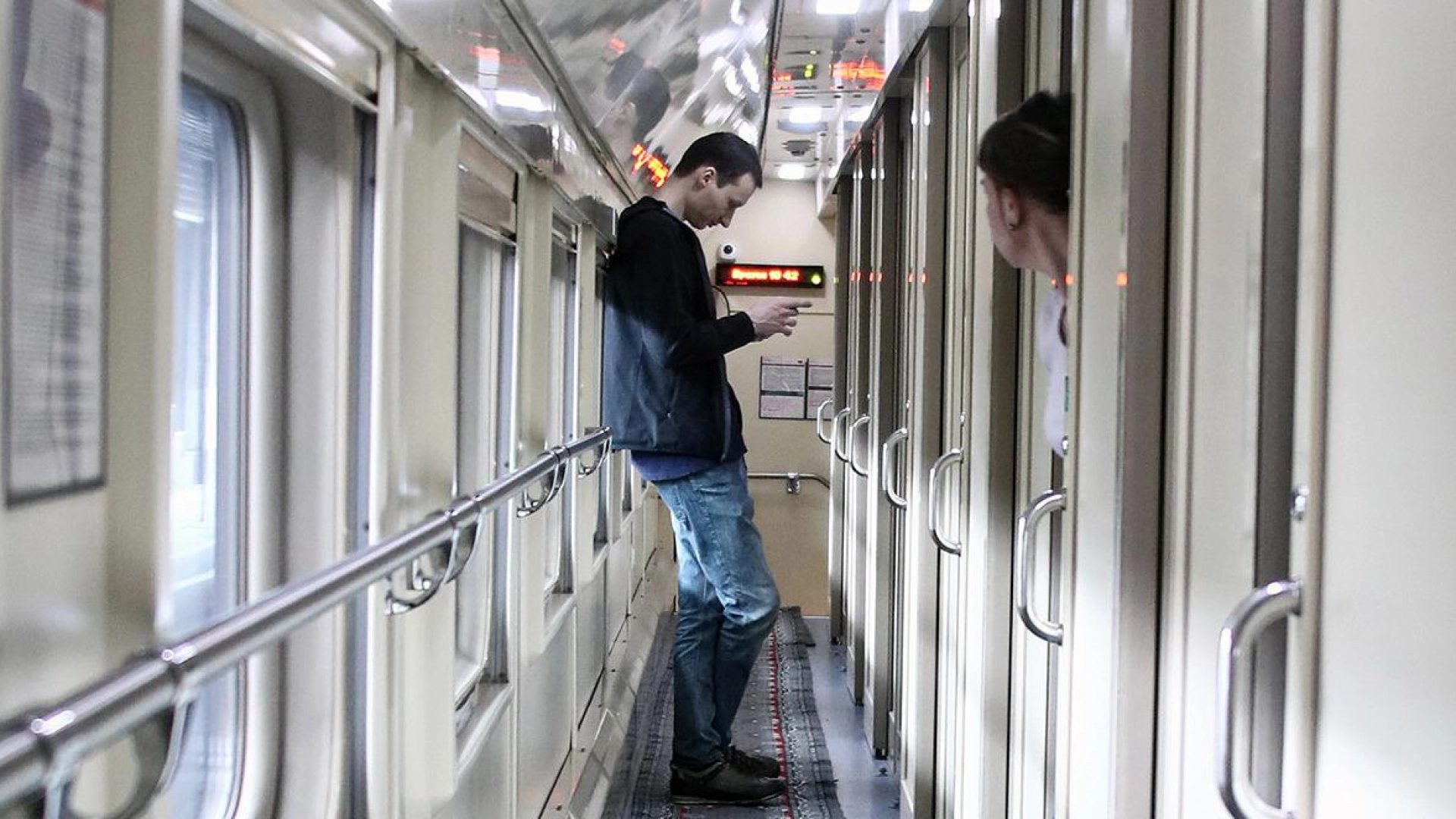 РБК: в России начнут строить новую сотовую сеть вдоль железных дорог