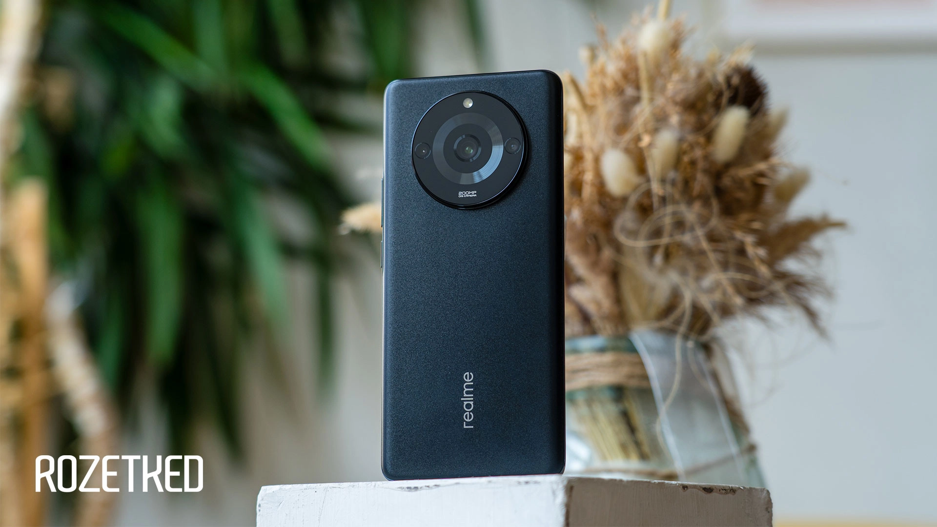 Обзор realme 11 Pro+. Сбалансированный среднеуровневый смартфон с интересной внешностью