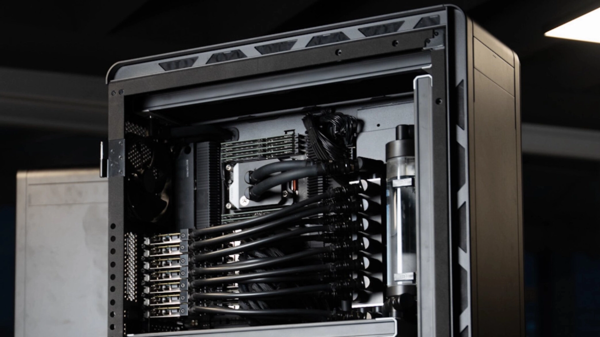 ПК Mifcom Big Boss получил AMD Ryzen Threadripper PRO 5995WX и семь видеокарт RTX 4090