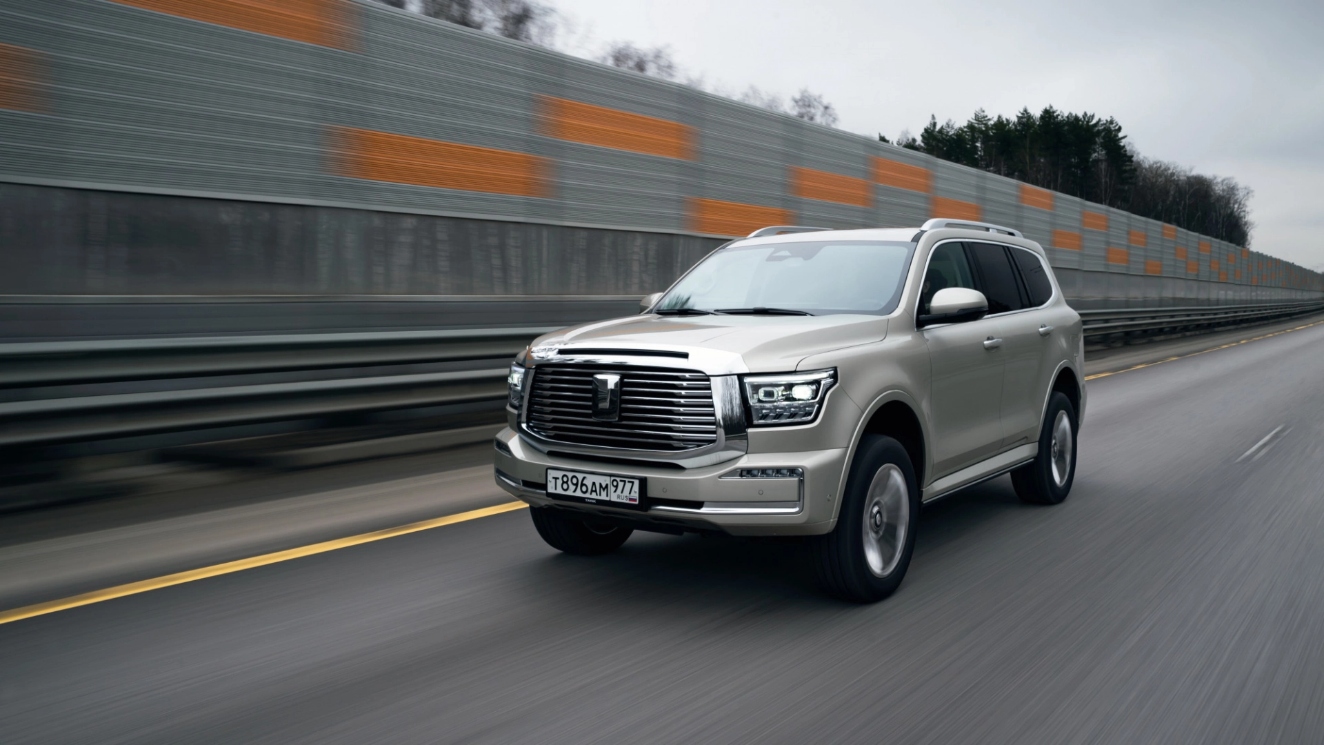 В России начинаются продажи кроссовера Tank 500