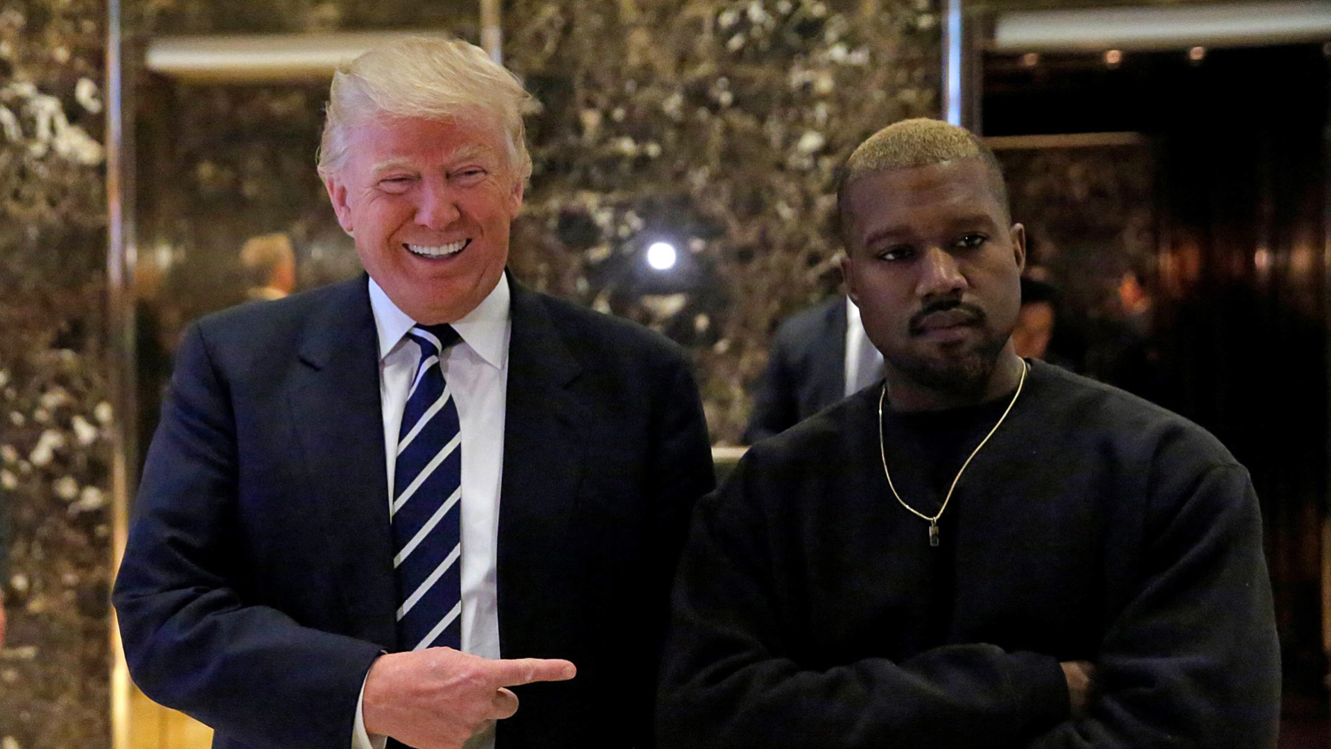 Twitter разблокировал аккаунт Канье Уэста. А Дональд Трамп решил остаться на своей платформе