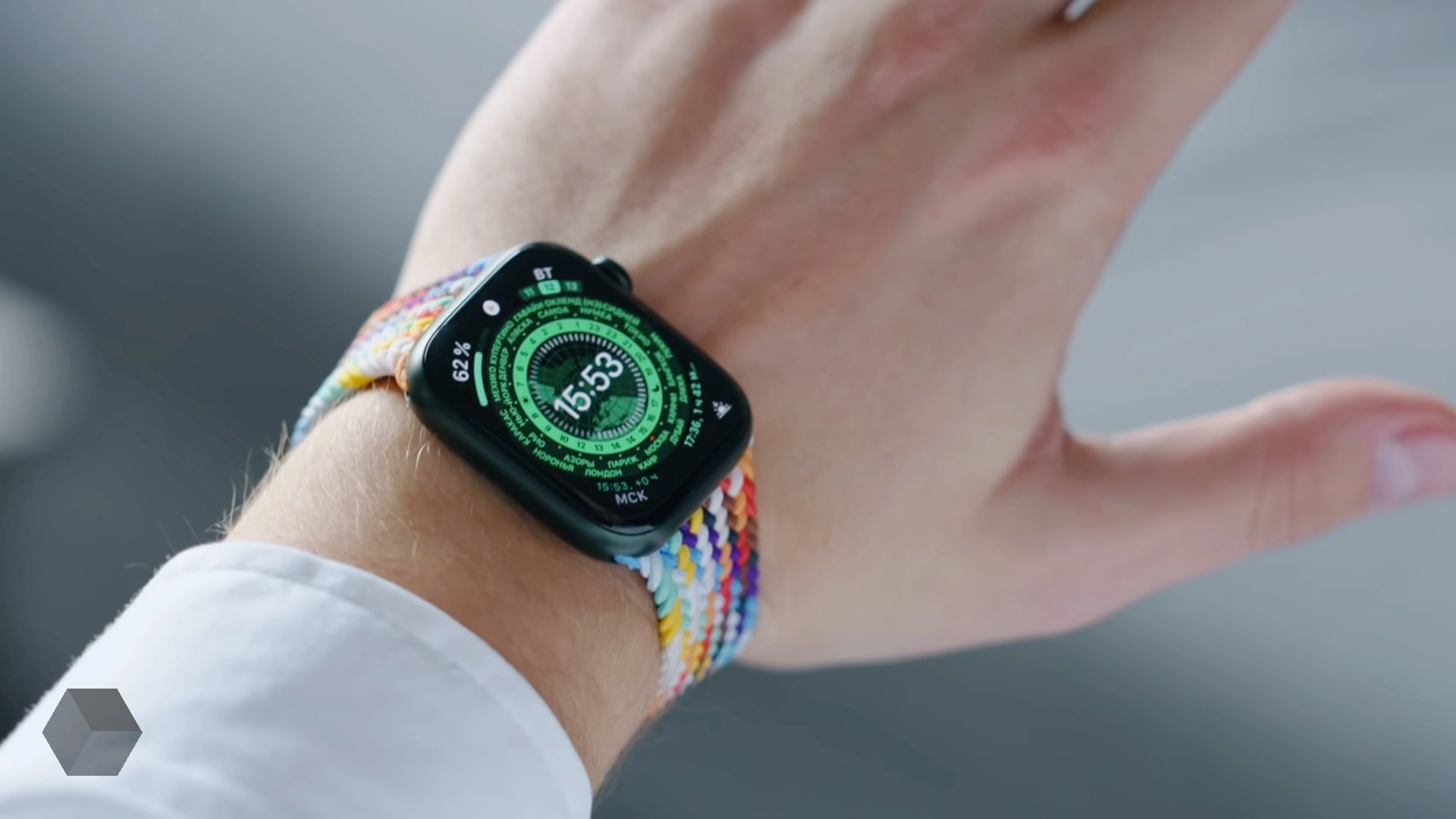 Apple запатентовала изменяющий цвет ремешок для Apple Watch