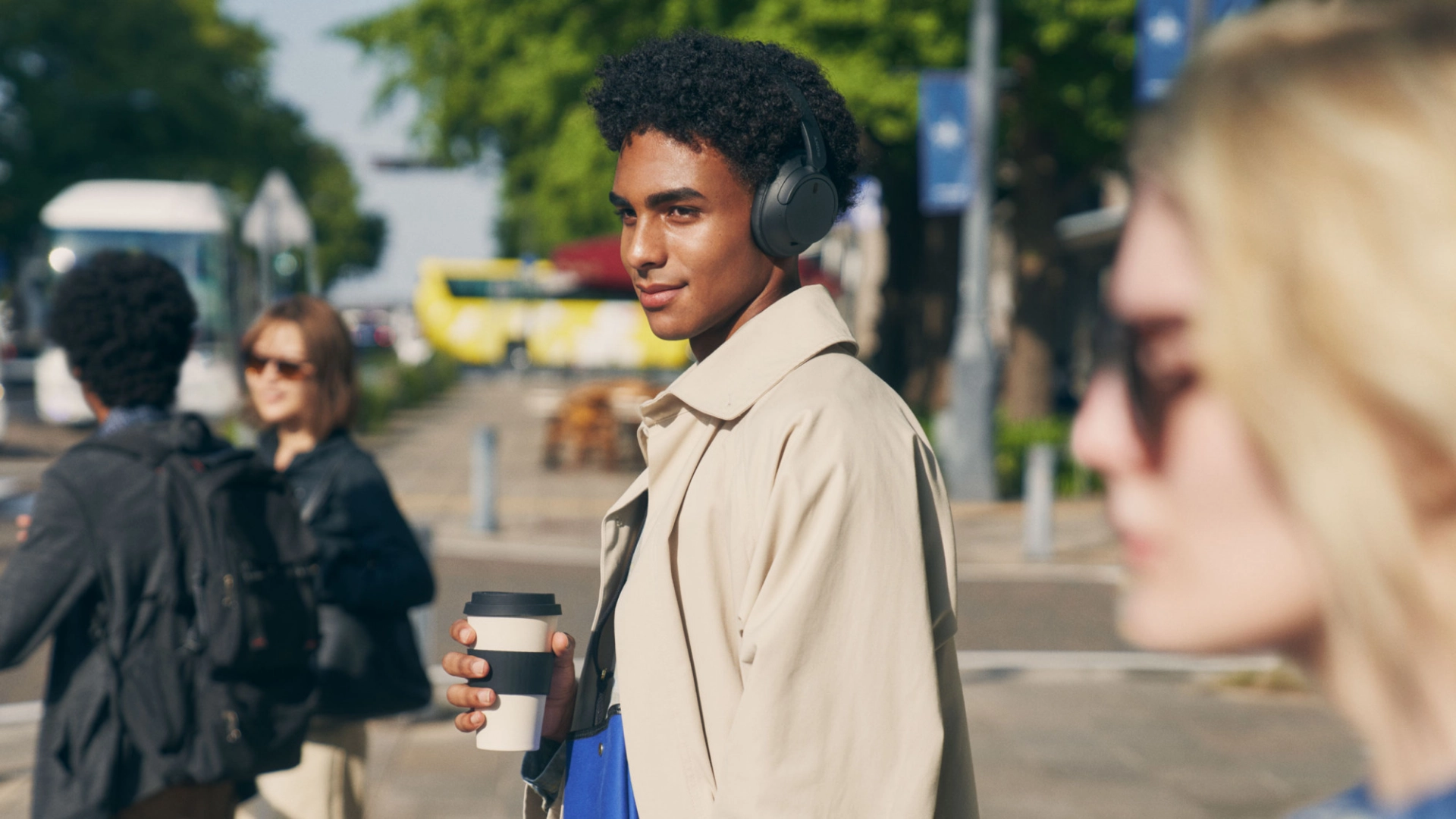 Sony представила лёгкие и доступные наушники с чипом Sony V1 — как во флагманских WH-1000XM5