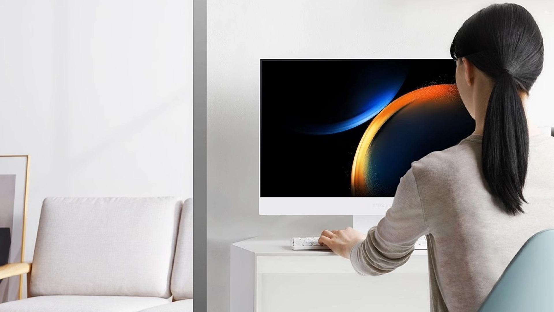 Samsung представила моноблок с матовым покрытием экрана и выдвижной камерой