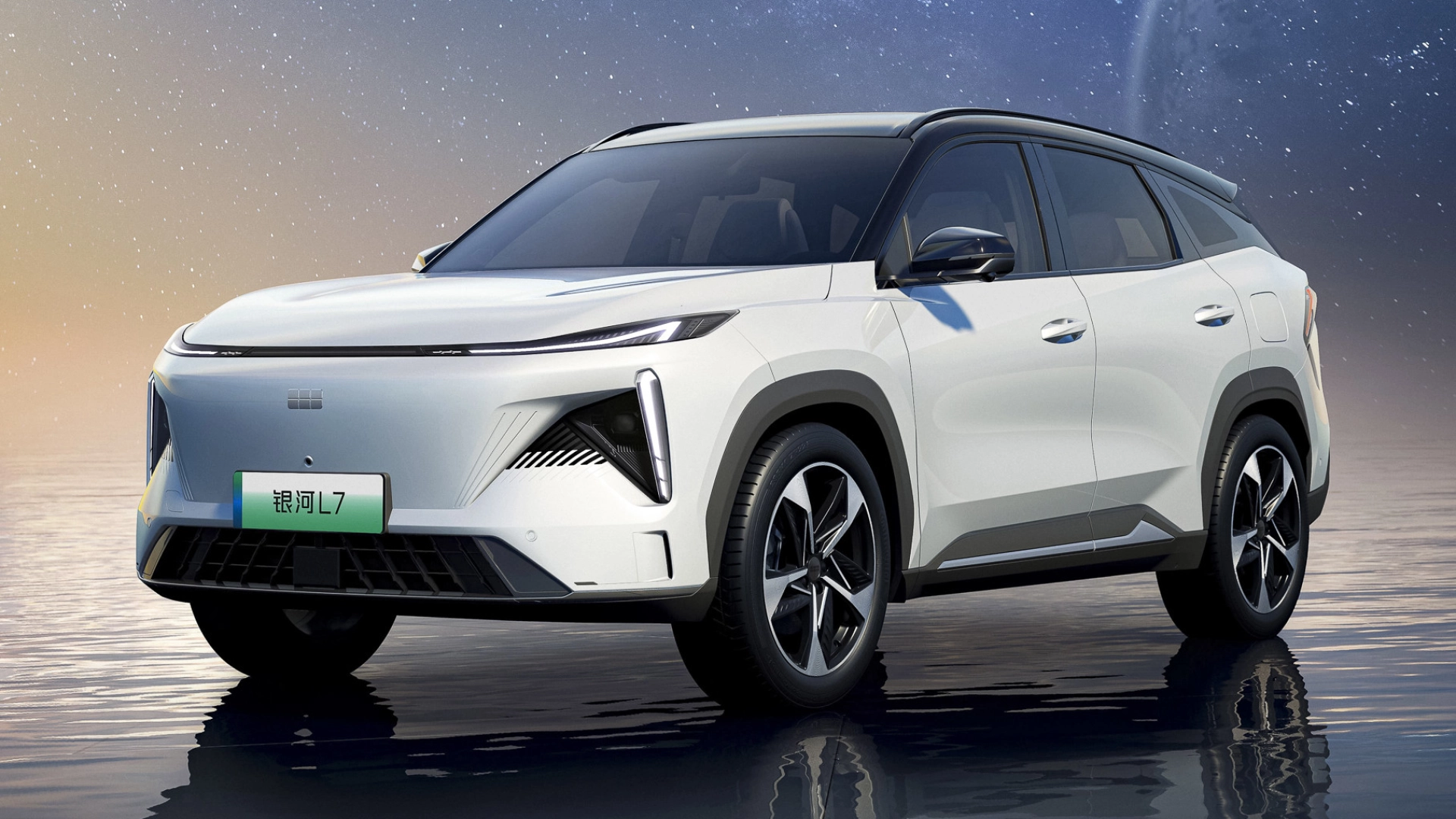 В Россию привезли гибридный кроссовер Geely Galaxy L7 с запасом хода более 1300 км