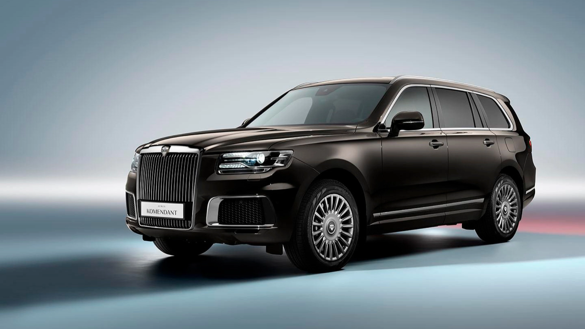 Российский бренд Aurus представил кроссовер Komendant