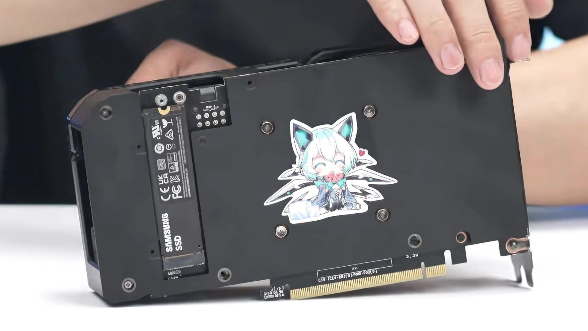 Asus в скором времени выпустит RTX 4060 Ti со встроенным слотом для SSD