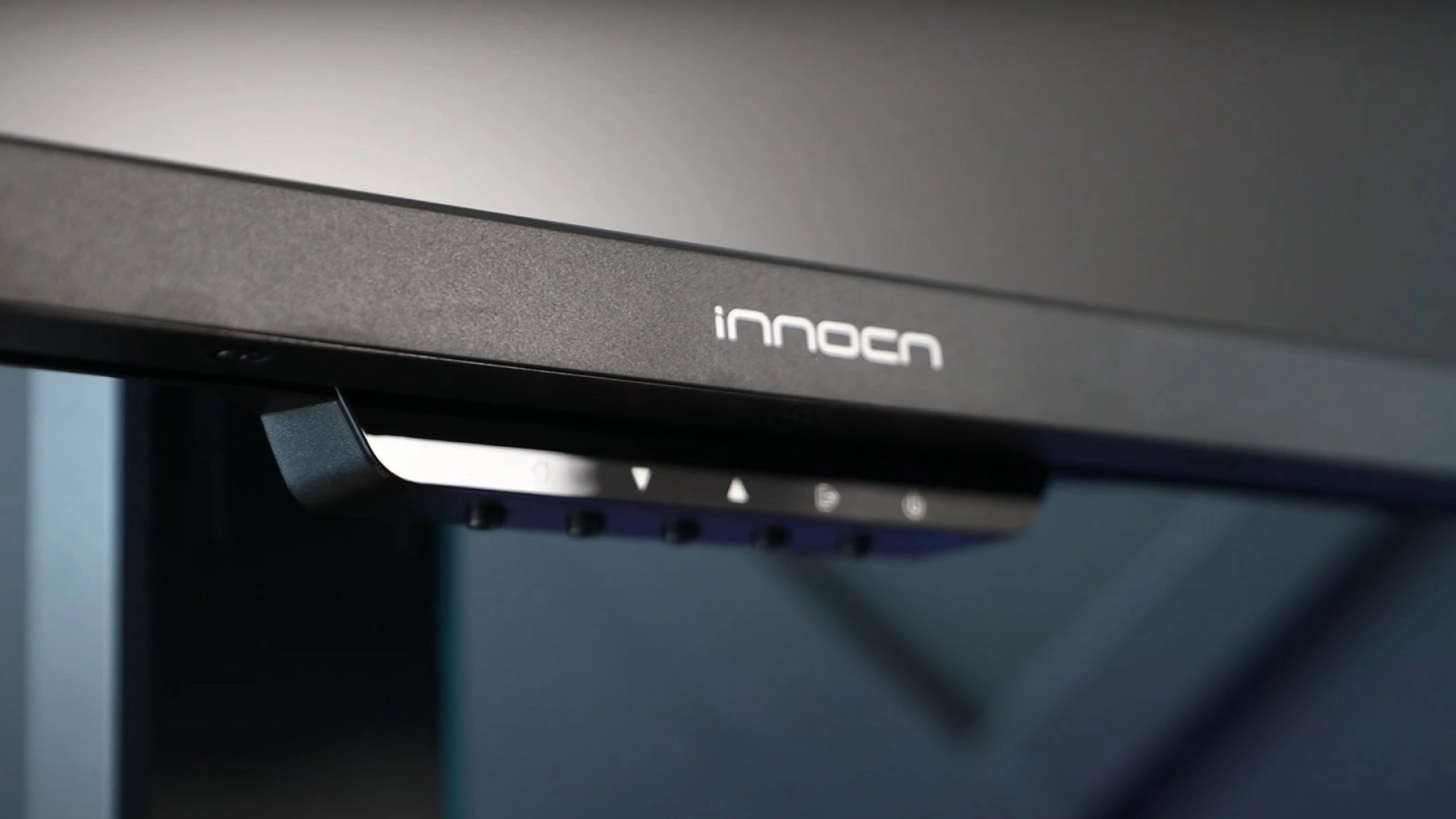 United Innovation выпустила 49-дюймовый вогнутый монитор с разрешением 5120×1440