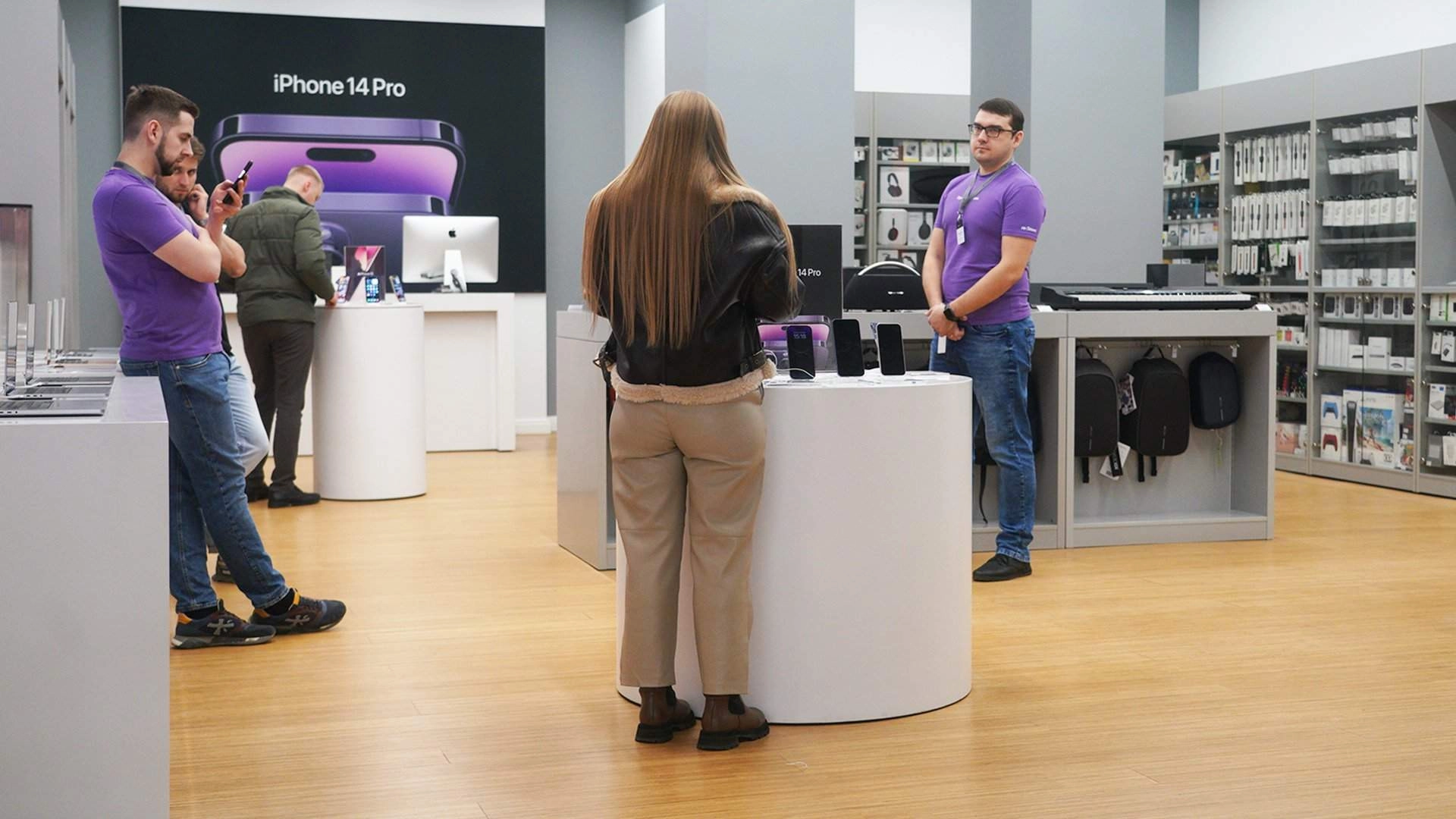 Доля флагманских Samsung и Apple в продажах в России упала до уровня 2013 года