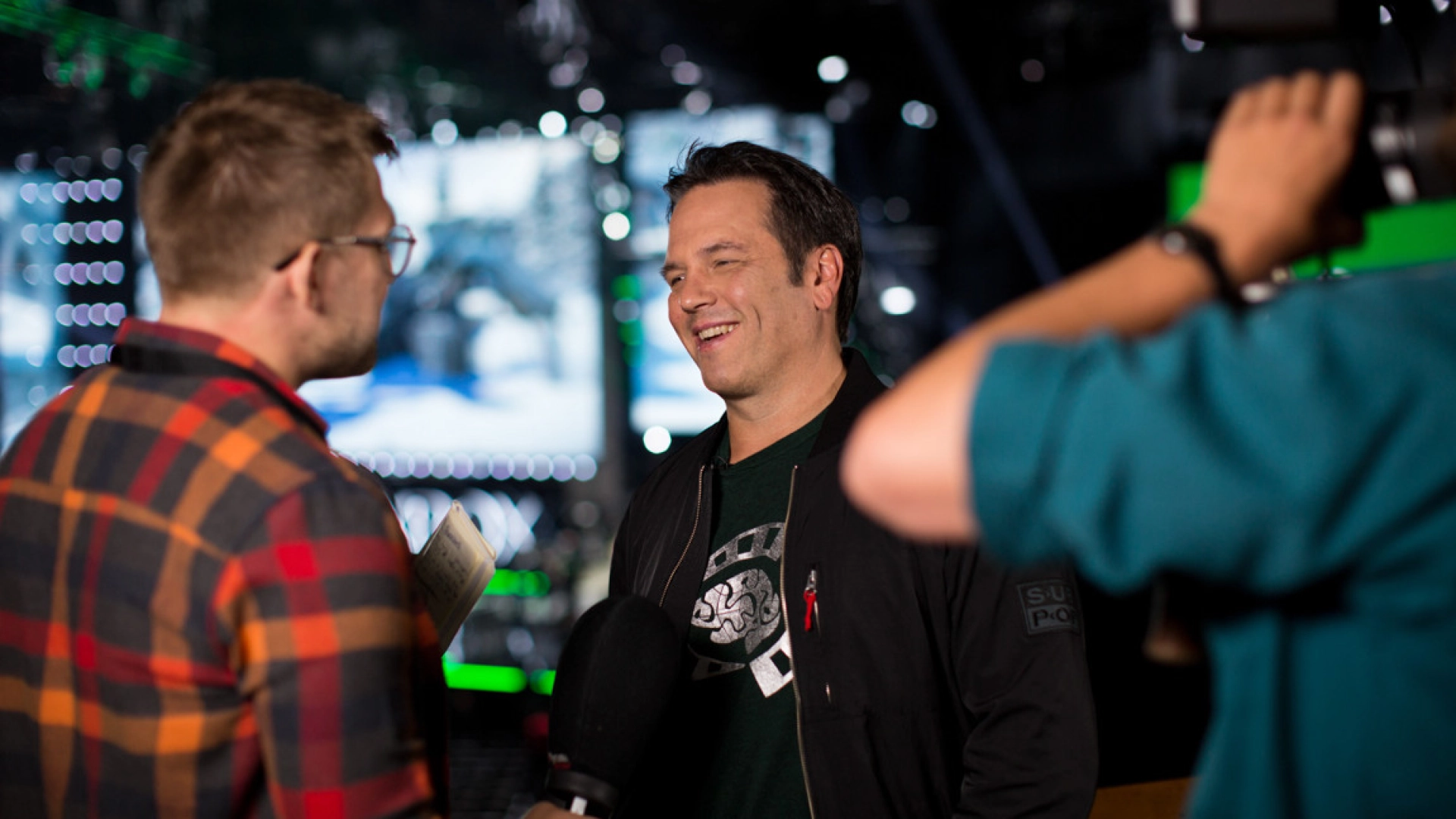 СМИ: Фил Спенсер заверил команду, что Microsoft продолжит выпускать консоли